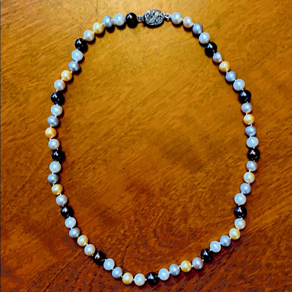 Pearl necklace (multi-colored)